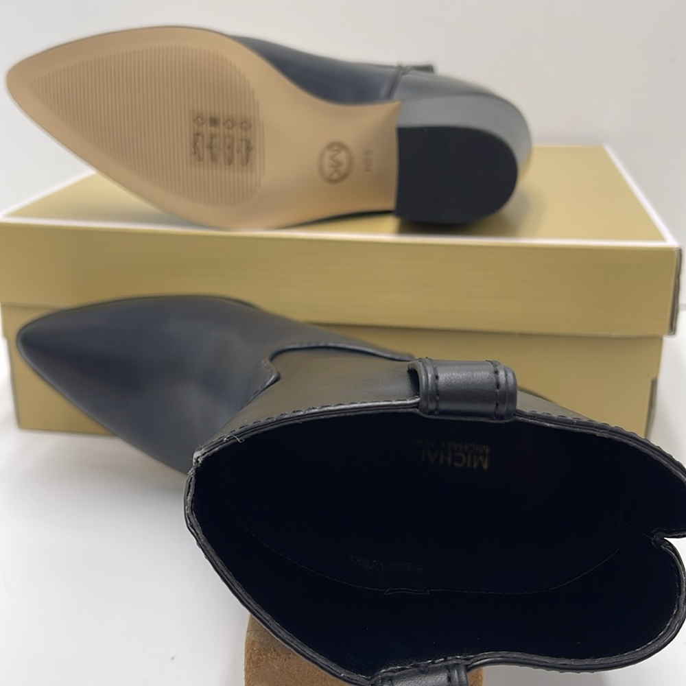 MICHAEL KORS WAVERLY HEELED BOOTIE FAUX LEATHER
49F4WVME5L
198102183704
BLACK - Picture 3 of 16